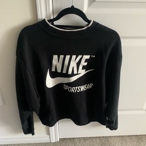 Cropped Nike Sweater, size M